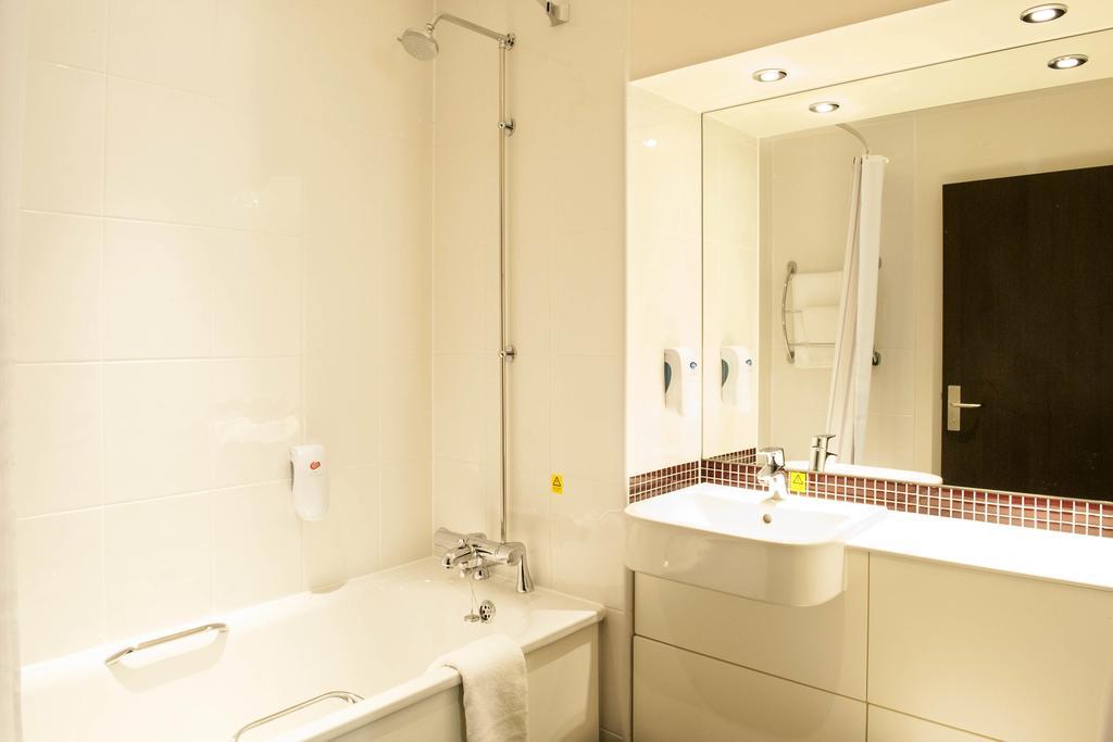 Premier Inn Uttoxeter Extérieur photo